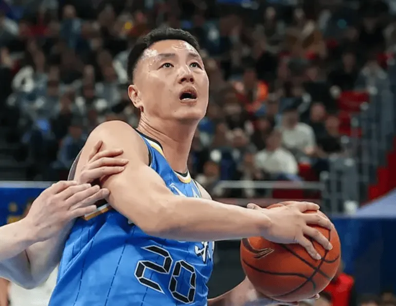 天天盈球双色球最近的走势图-梦回巅峰！翟晓川出战26分钟，得到15分11篮板2助1抢断1盖帽